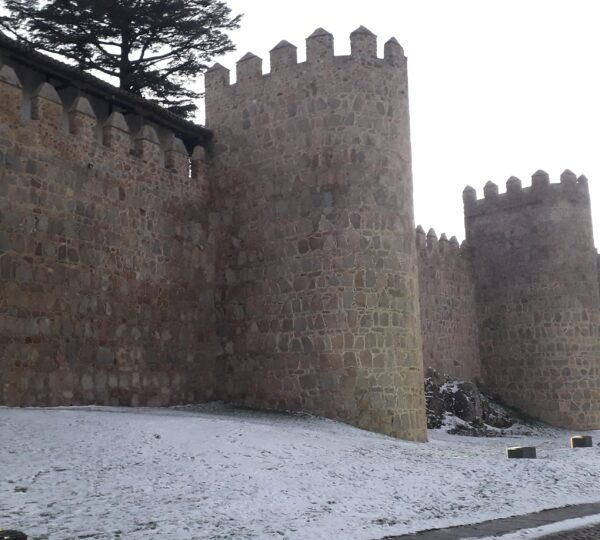 Murallas de Ávila con nieve