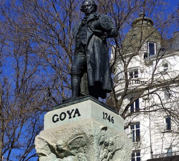 Estatua de Goya en el Museo del Prado Madrid